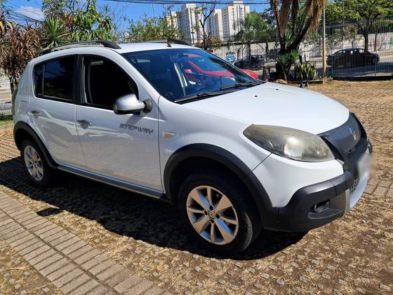 RENAULT SANDERO 1.6 STEPWAY 8V FLEX 4P MANUAL RENAULT SANDERO 1.6 STEPWAY 8V FLEX 4P MANUAL
